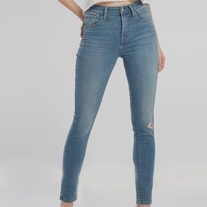 Rare Color Levi’s Shaping Jeans